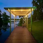 Lakefront 7 Bedroom Duplex, Pool, Boat, And Hottub