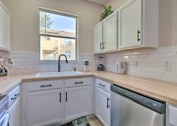Sunny Davenport Townhome With Resort Amenities!