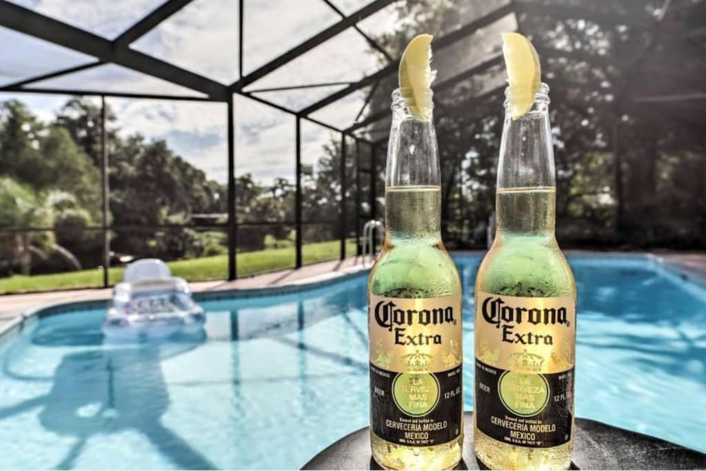 Lakefront 7 Bedroom Duplex, Pool, Boat, And Hottub * Orlando
