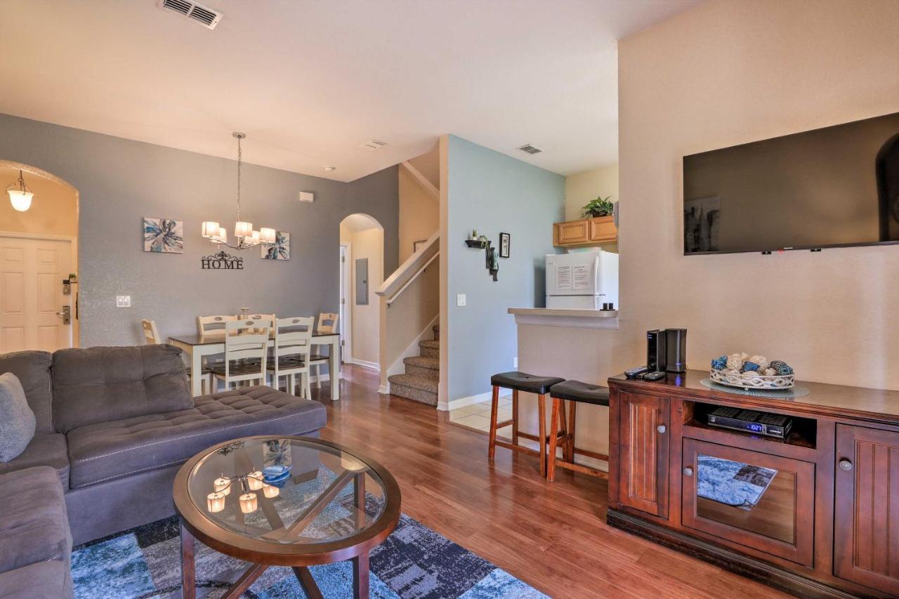 Sunny Townhome With Amenities! Holiday home