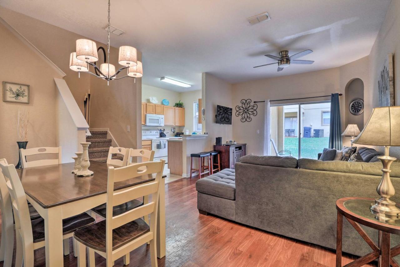 Sunny Townhome With Amenities! * Davenport