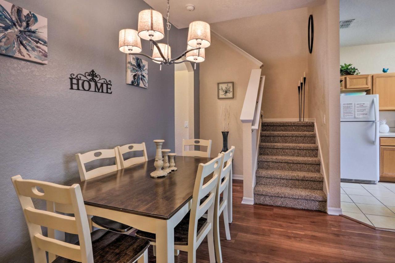 Sunny Townhome With Amenities! Holiday home