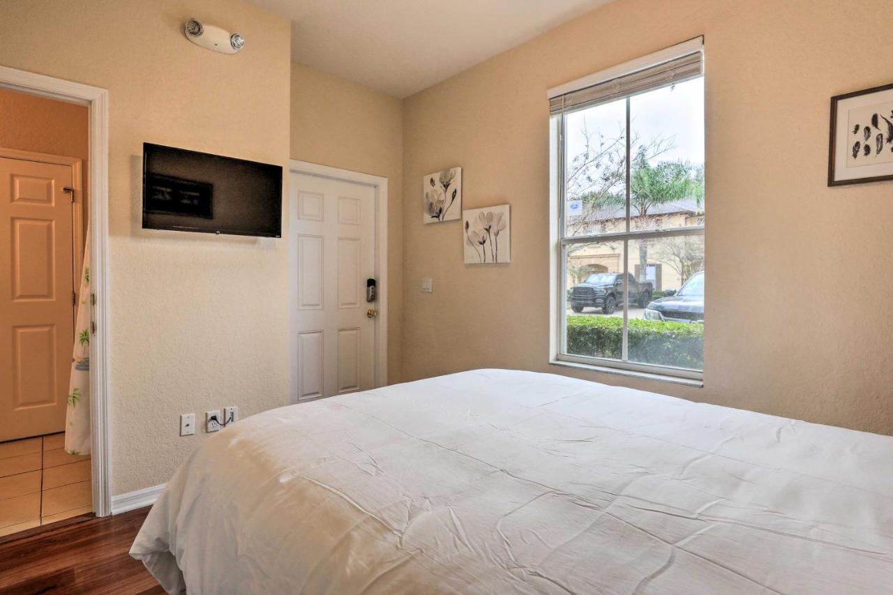 Sunny Townhome With Amenities! Davenport