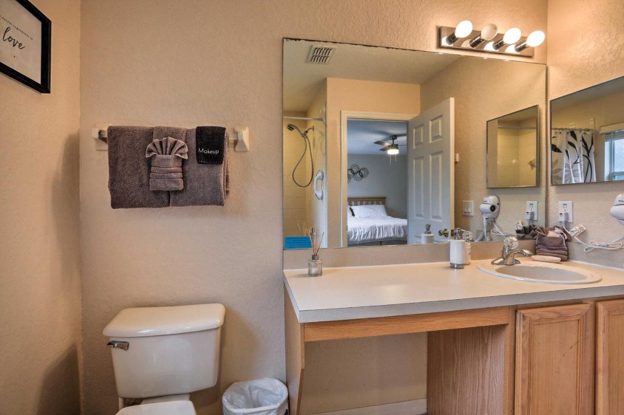 Holiday home Sunny Townhome With Amenities!