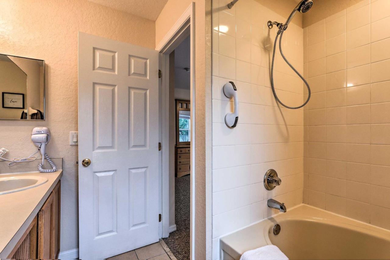 Holiday home Sunny Townhome With Amenities!