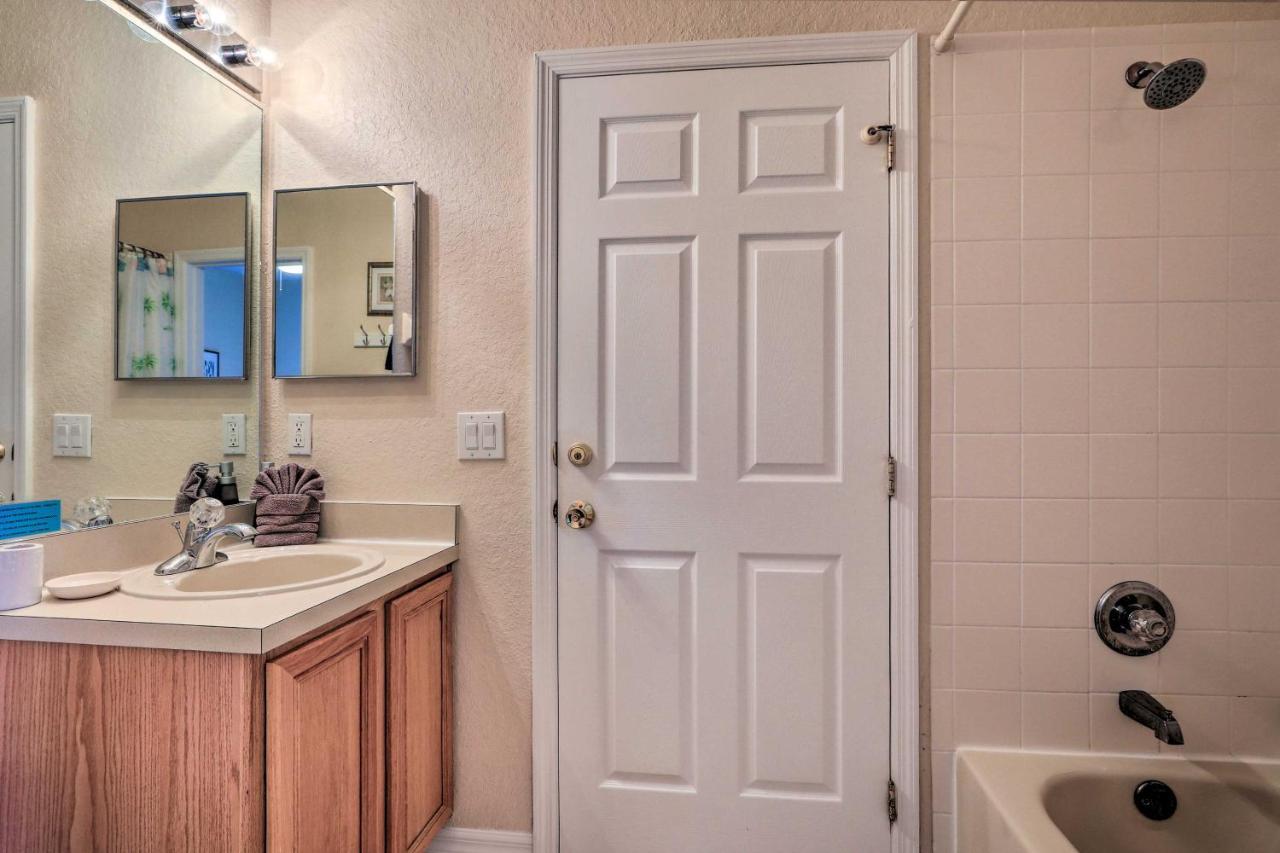 Sunny Townhome With Amenities!