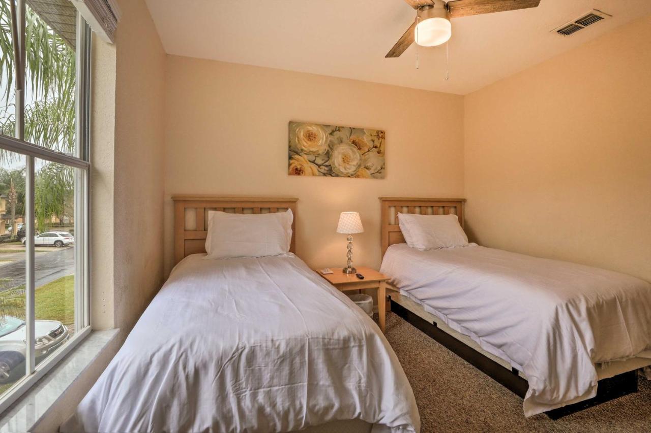 Sunny Townhome With Amenities!