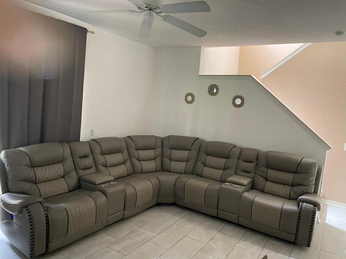 Serene Family Friendly Townhouse In The Wonderful Regal Palms