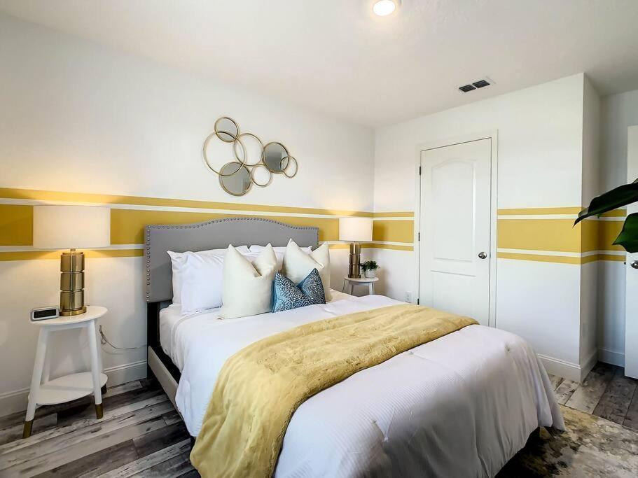 Luxurious Near With Amenities * Davenport