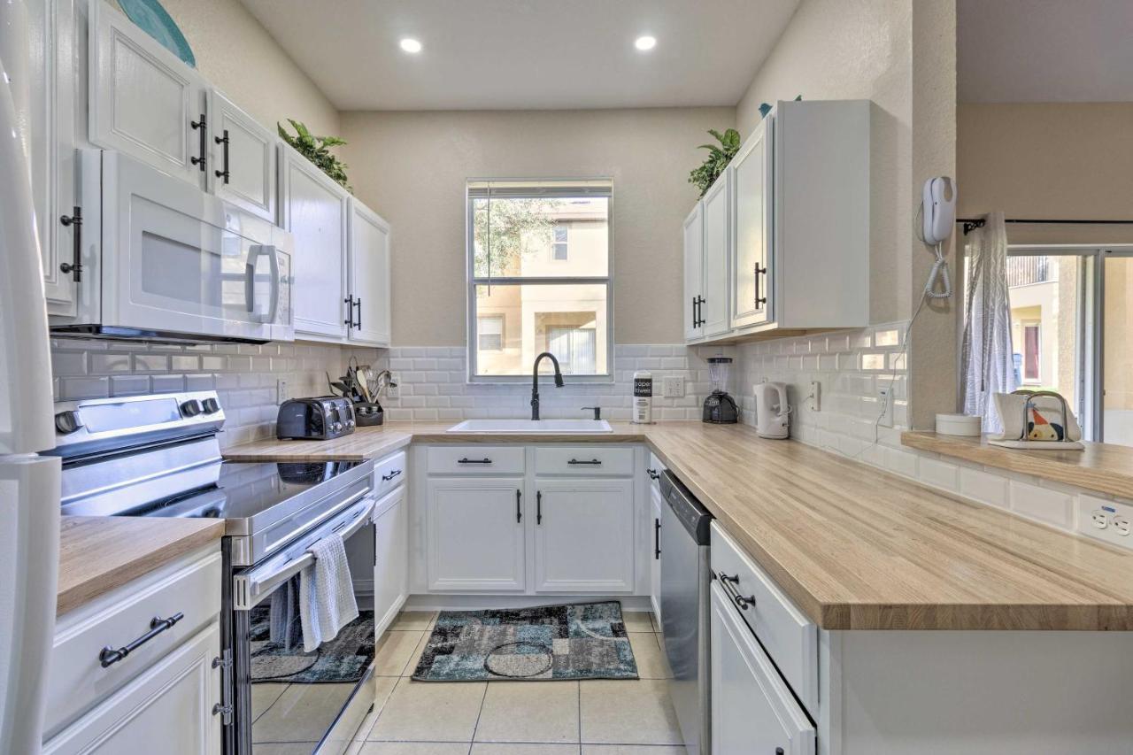 Sunny Townhome With Amenities!