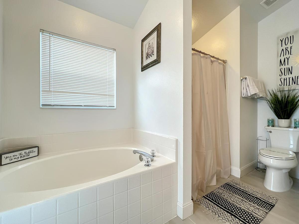 Gorgeous Pool Near Disney - 2024 Specials! *