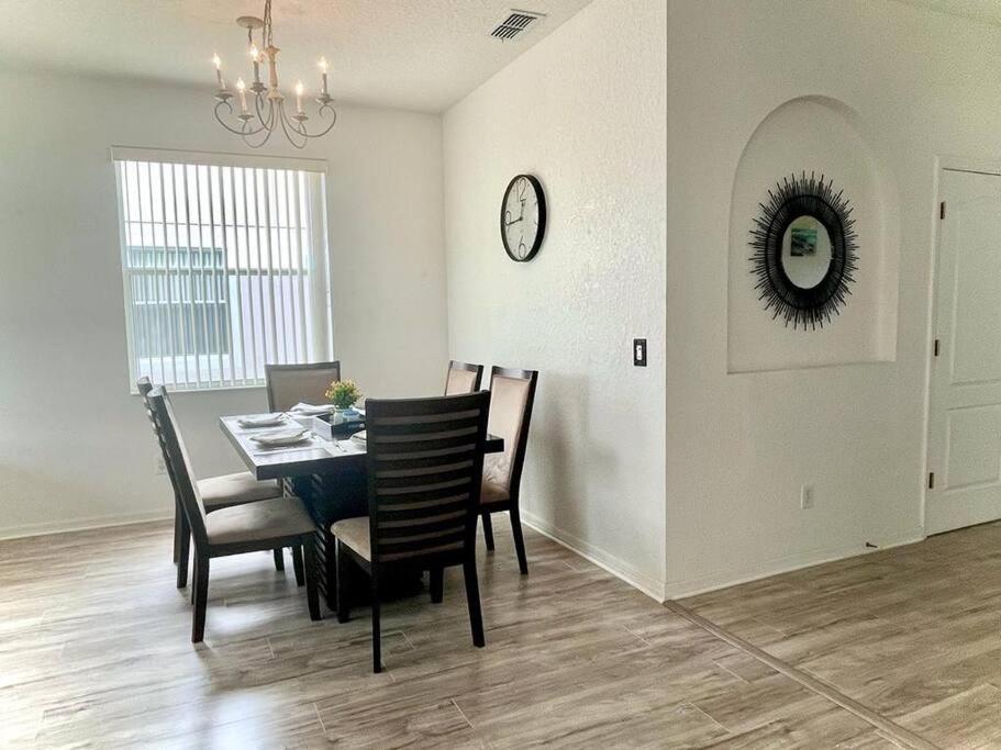 Holiday home 5 Bedroom Vacation With Private Pool Golf Pet Friendly
