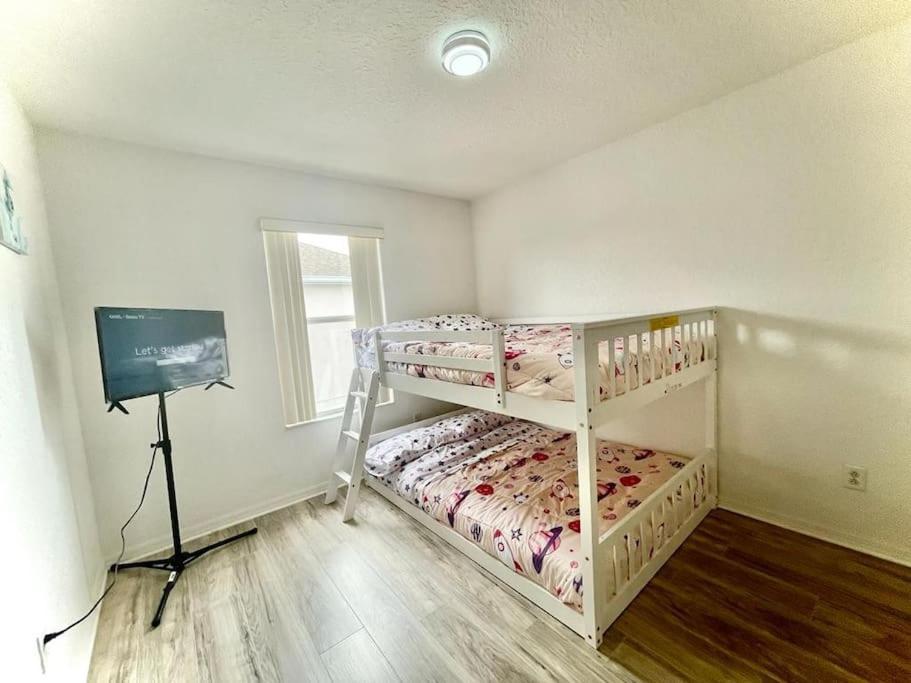 Holiday home 5 Bedroom Vacation With Private Pool Golf Pet Friendly Davenport