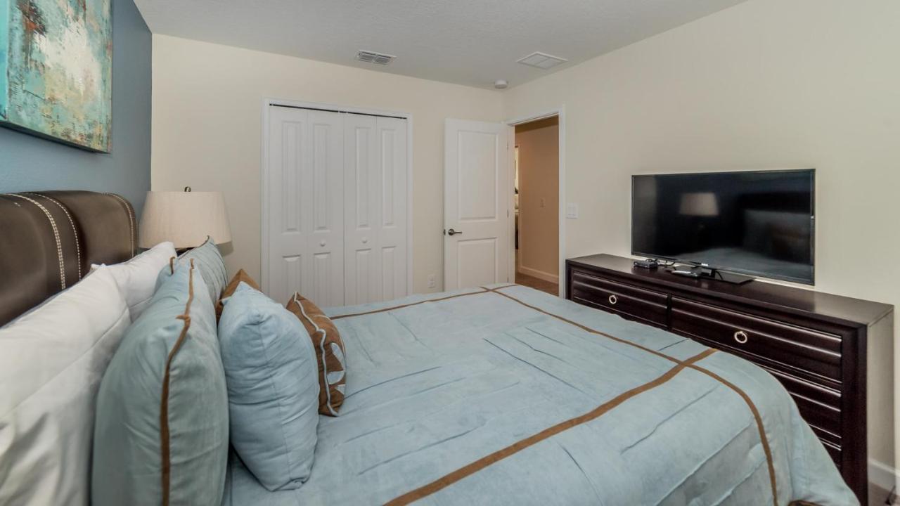 1638 Moon Valley * Davenport