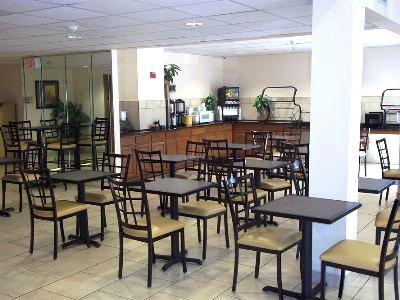 Hotel Baymont By Wyndham Orlando-international Dr-universal Blvd 2*