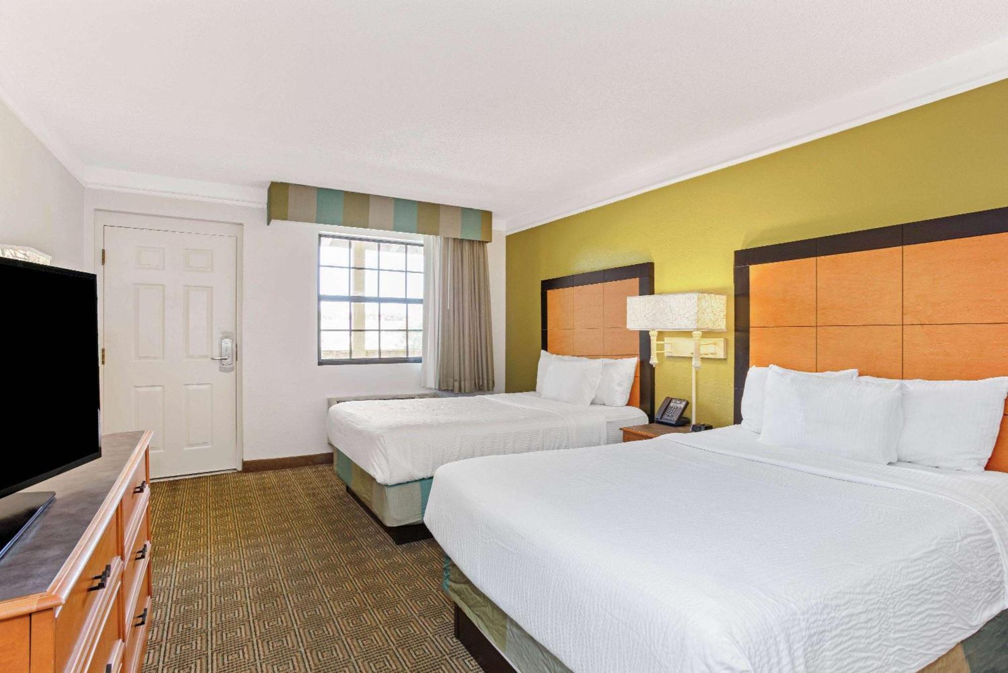Hotel La Quinta By Wyndham Airport West
