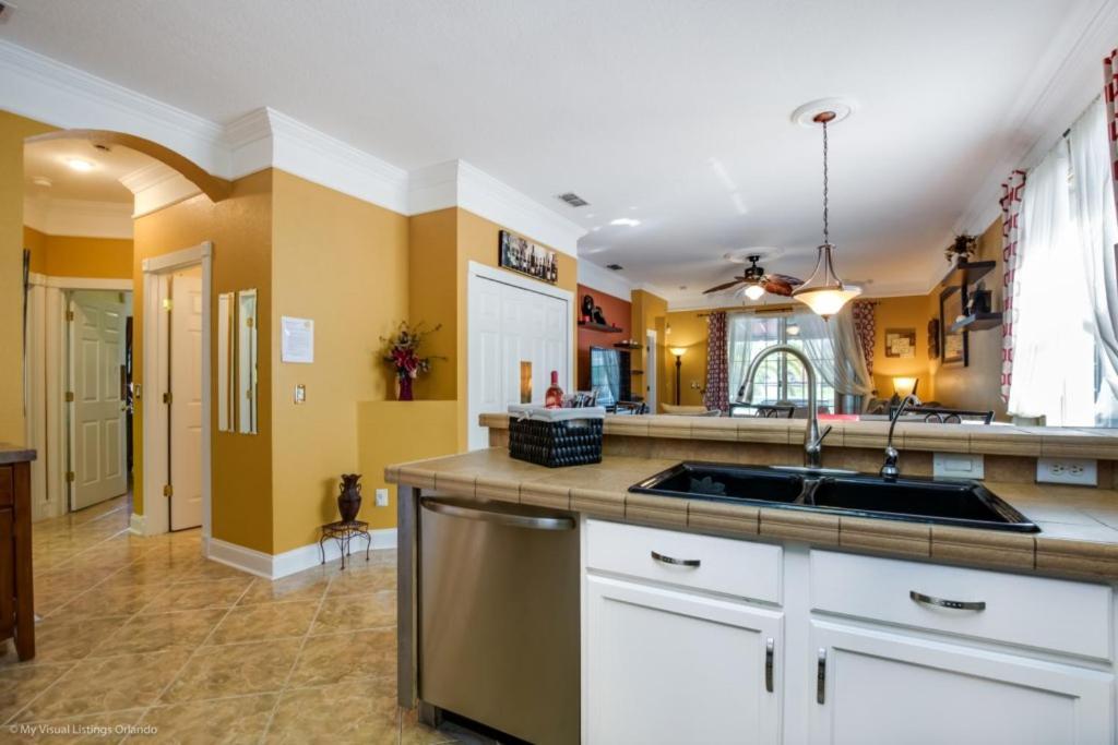 Elegant Blue Escape Pool Retreat Holiday home Davenport