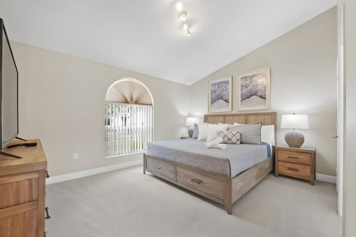Sunshine Retreat: W /pool & Close To