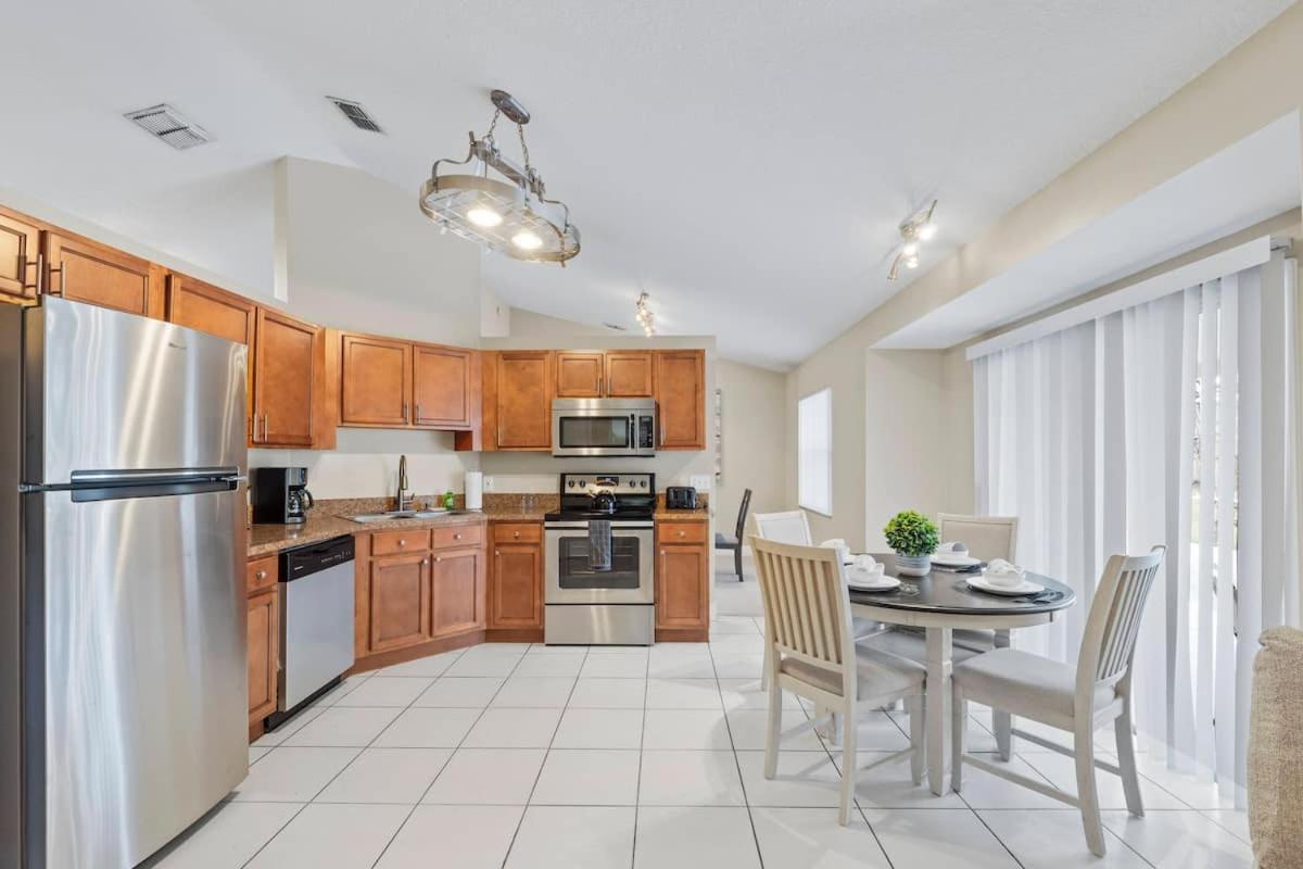 Sunshine Retreat: W /pool & Close To Davenport