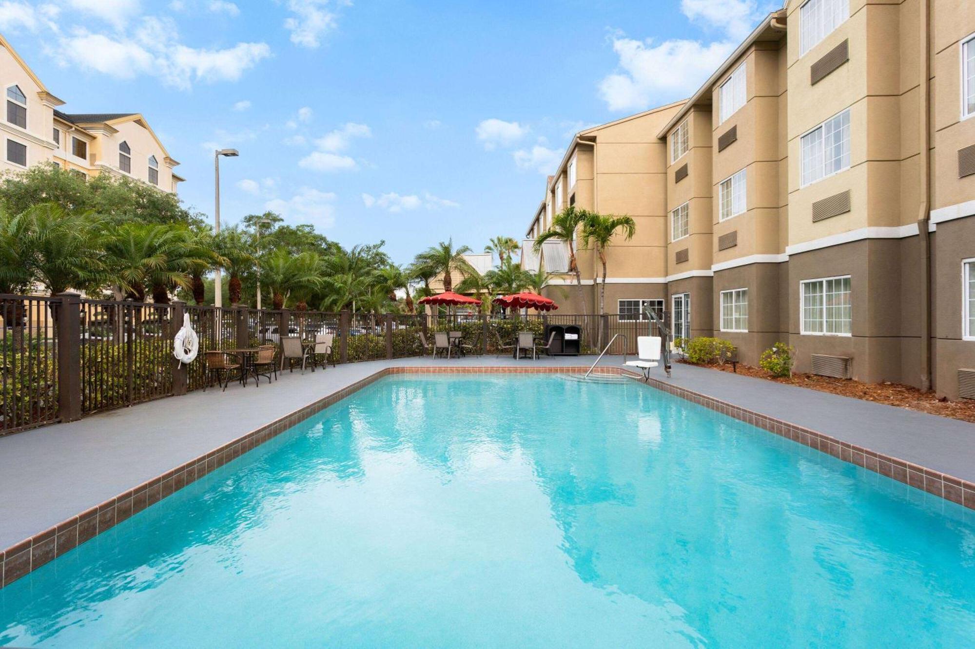 Hotel Baymont By Wyndham Orlando-international Dr-universal Blvd Orlando