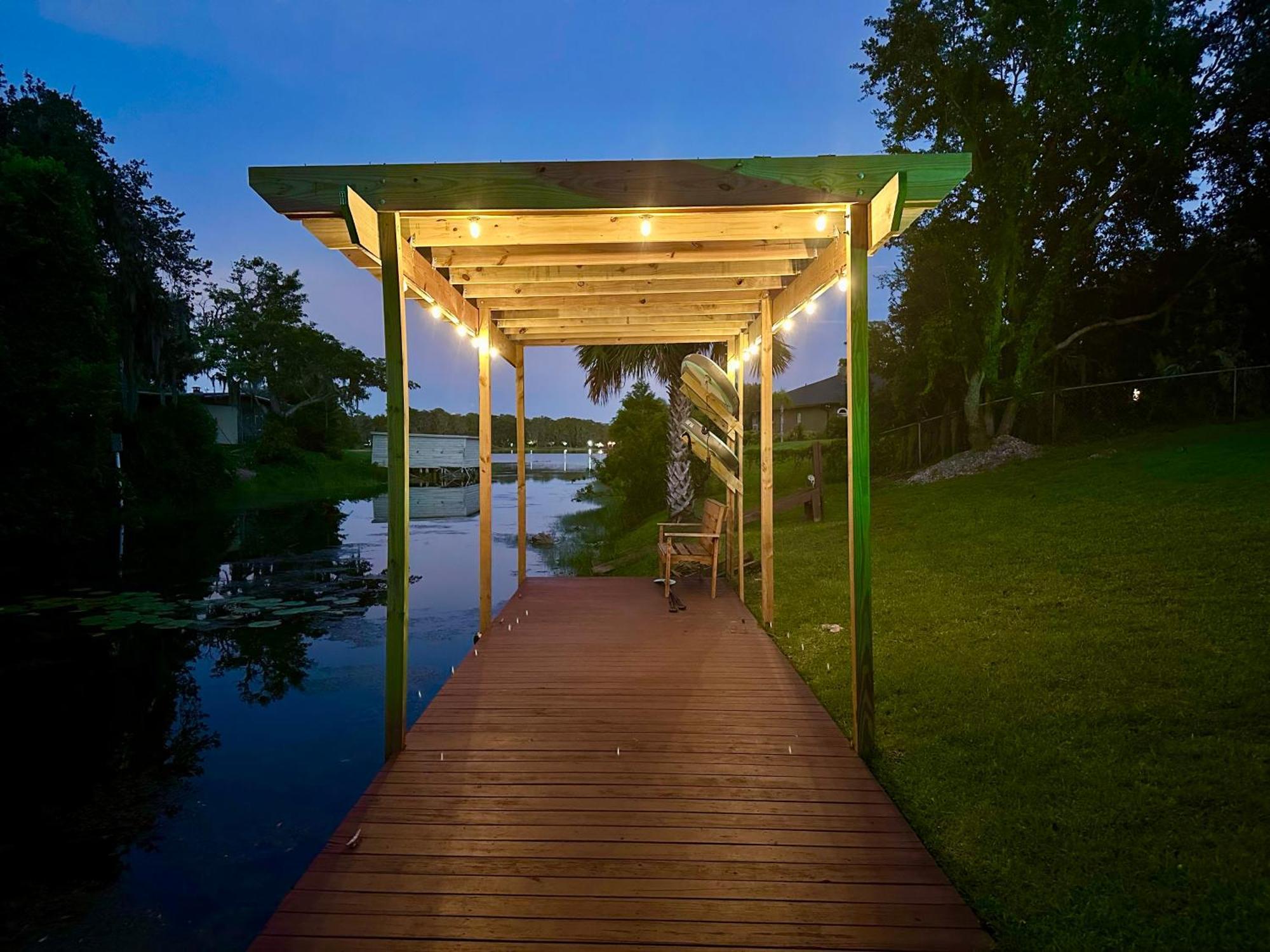 Lakefront 7 Bedroom Duplex, Pool, Boat, And Hottub
