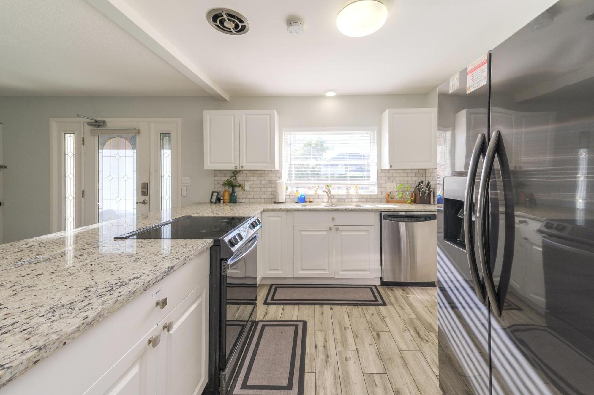Lakefront 7 Bedroom Duplex, Pool, Boat, And Hottub Orlando