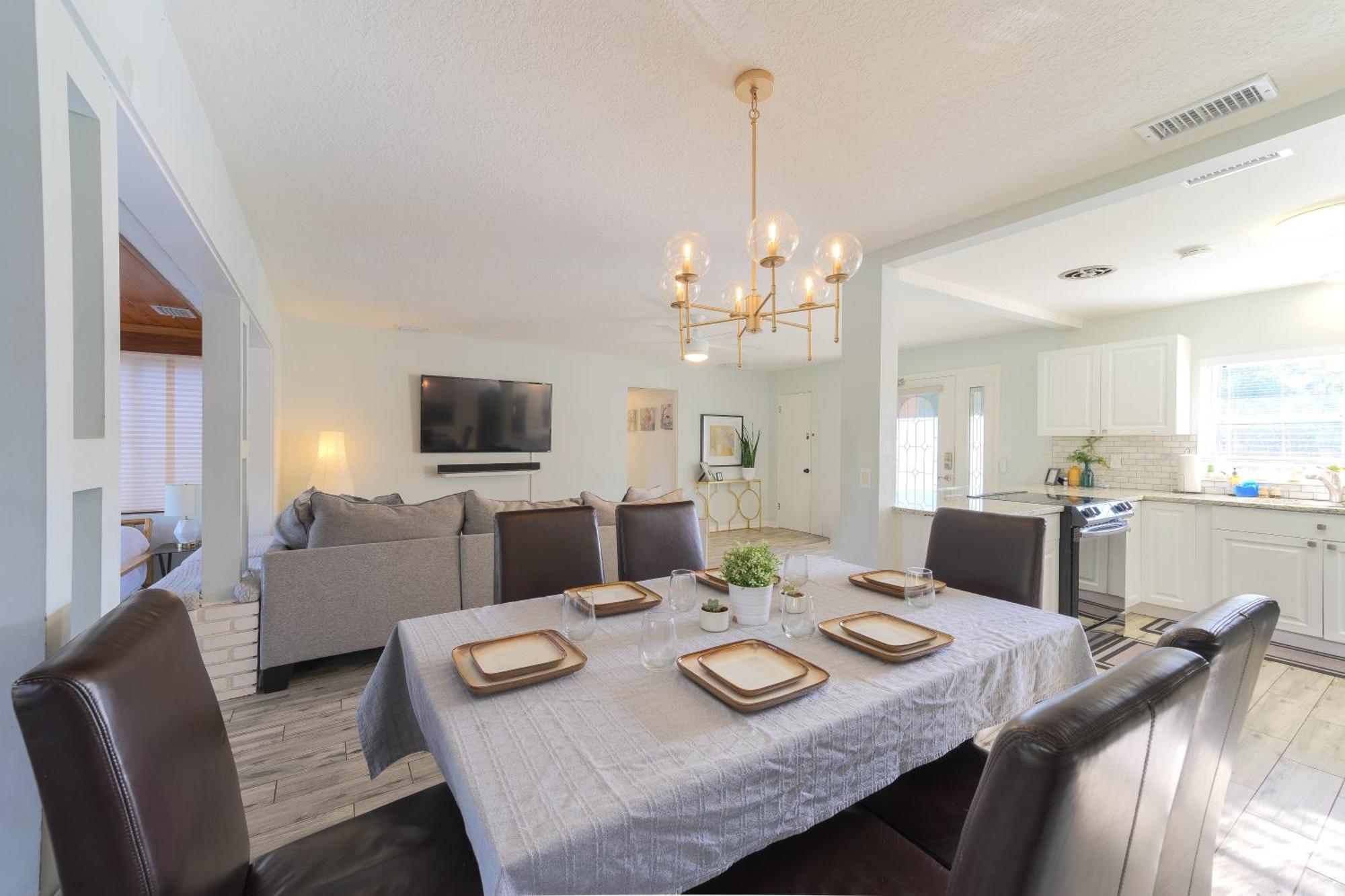 Holiday home Lakefront 7 Bedroom Duplex, Pool, Boat, And Hottub