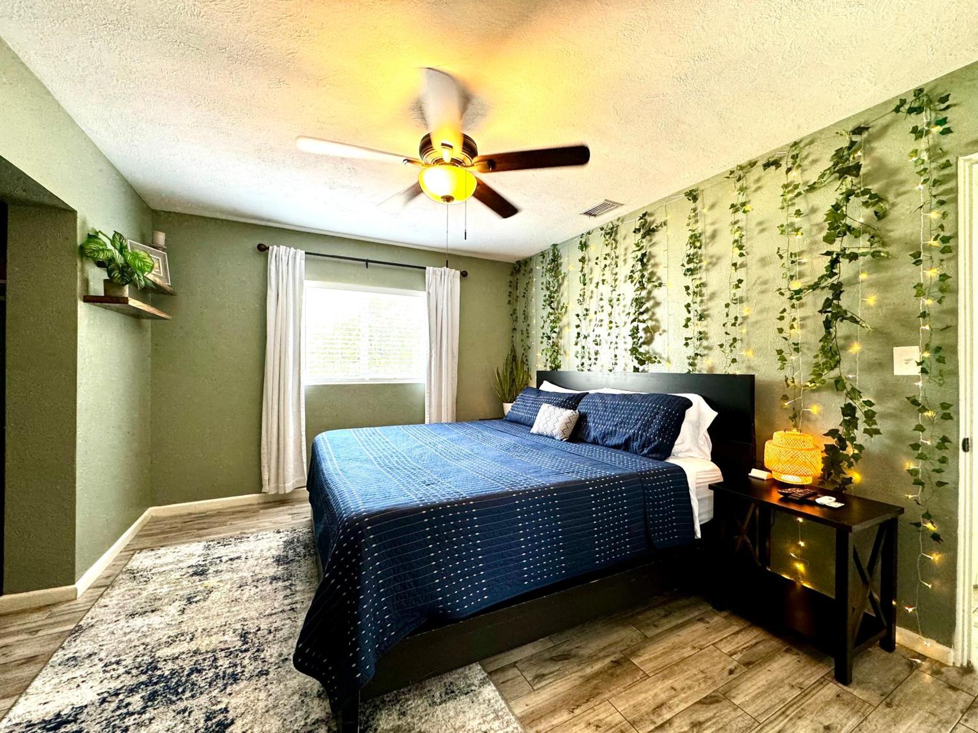 Lakefront 7 Bedroom Duplex, Pool, Boat, And Hottub *