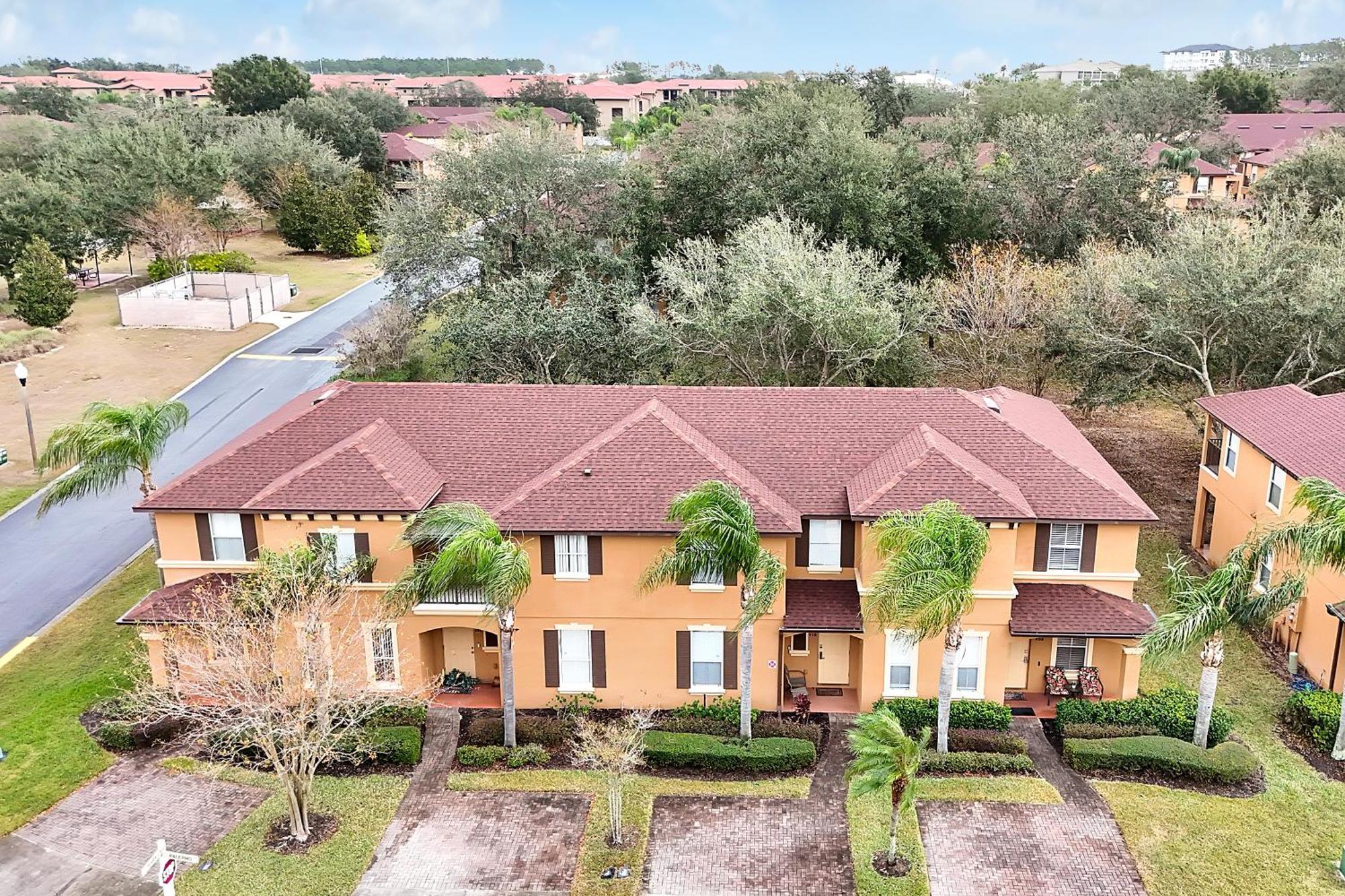 Regal Palms Retreat W/ Lazy River, Pool, & Balcony Holiday home