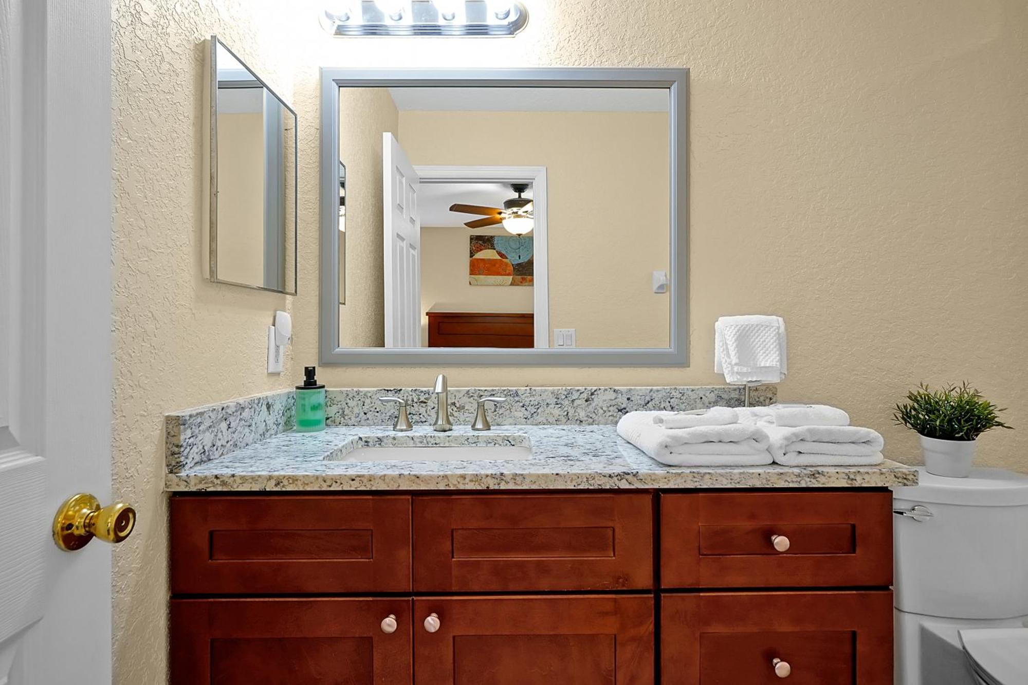 Regal Palms Retreat W/ Lazy River, Pool, & Balcony Holiday home *