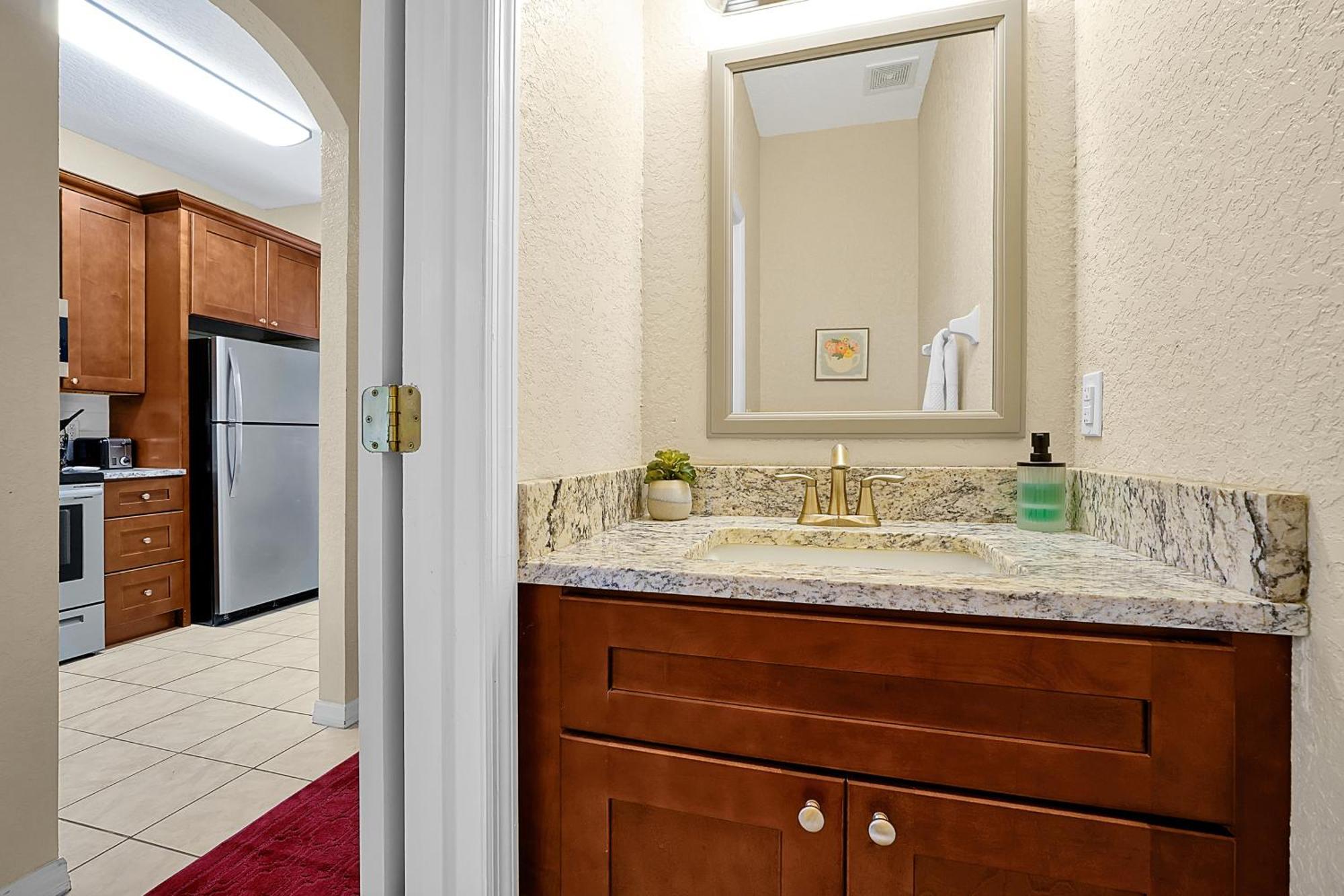 Regal Palms Retreat W/ Lazy River, Pool, & Balcony Holiday home *