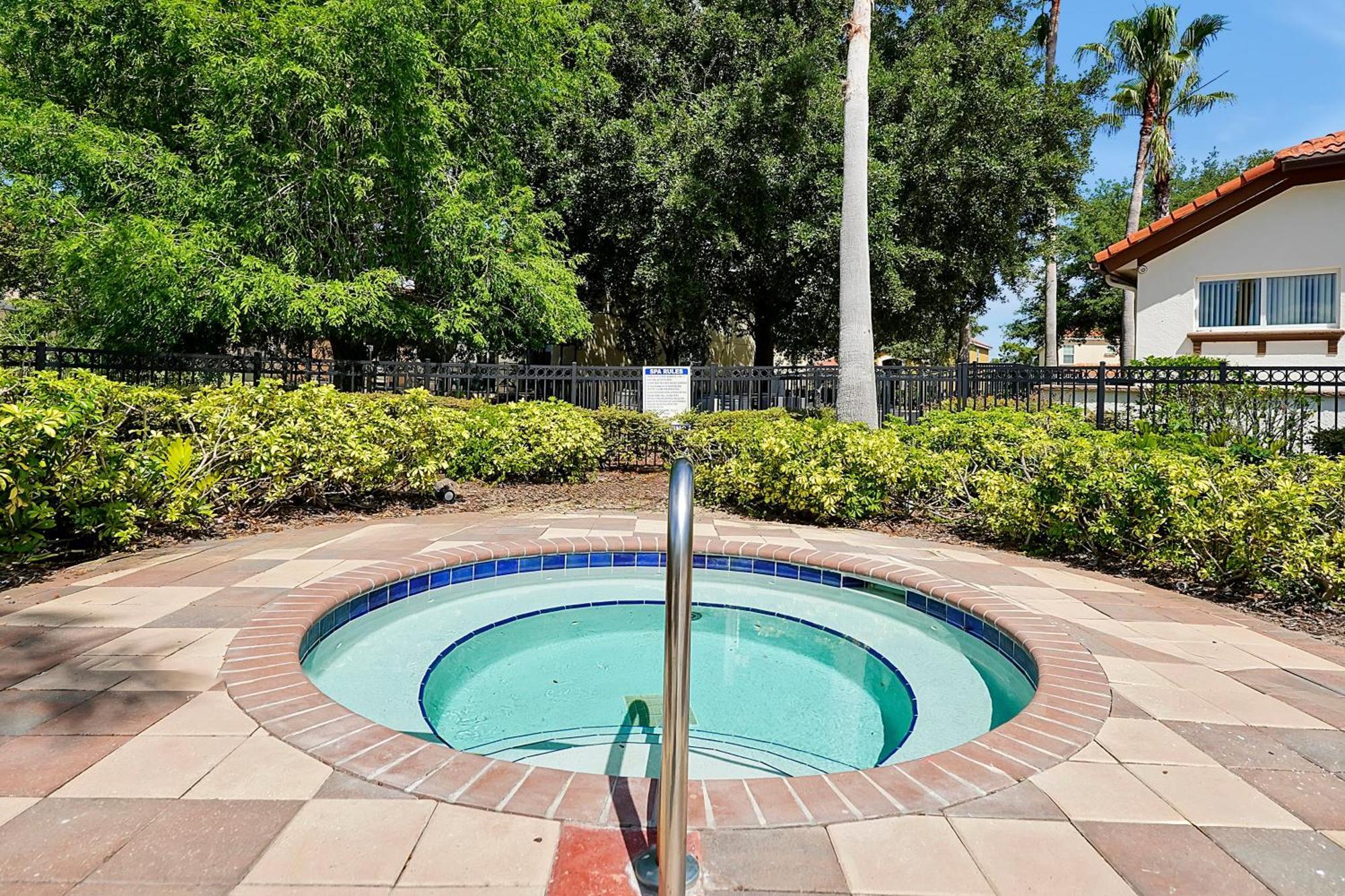 Stunning Aviana Resort: Pool, Game & Clubhouse Near Davenport