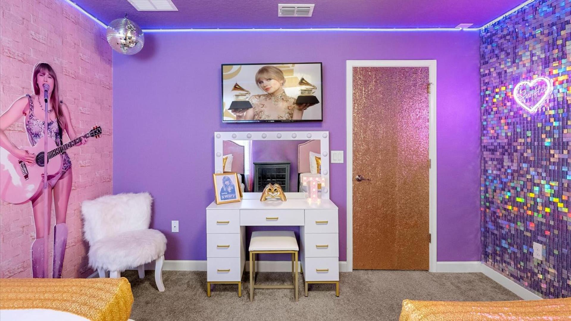 Upstay - Championsgate W Hot Tub-pool-cinema * Davenport