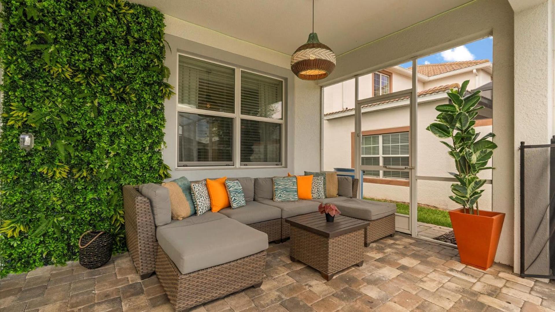 Upstay - Championsgate W Hot Tub-pool-cinema * Davenport