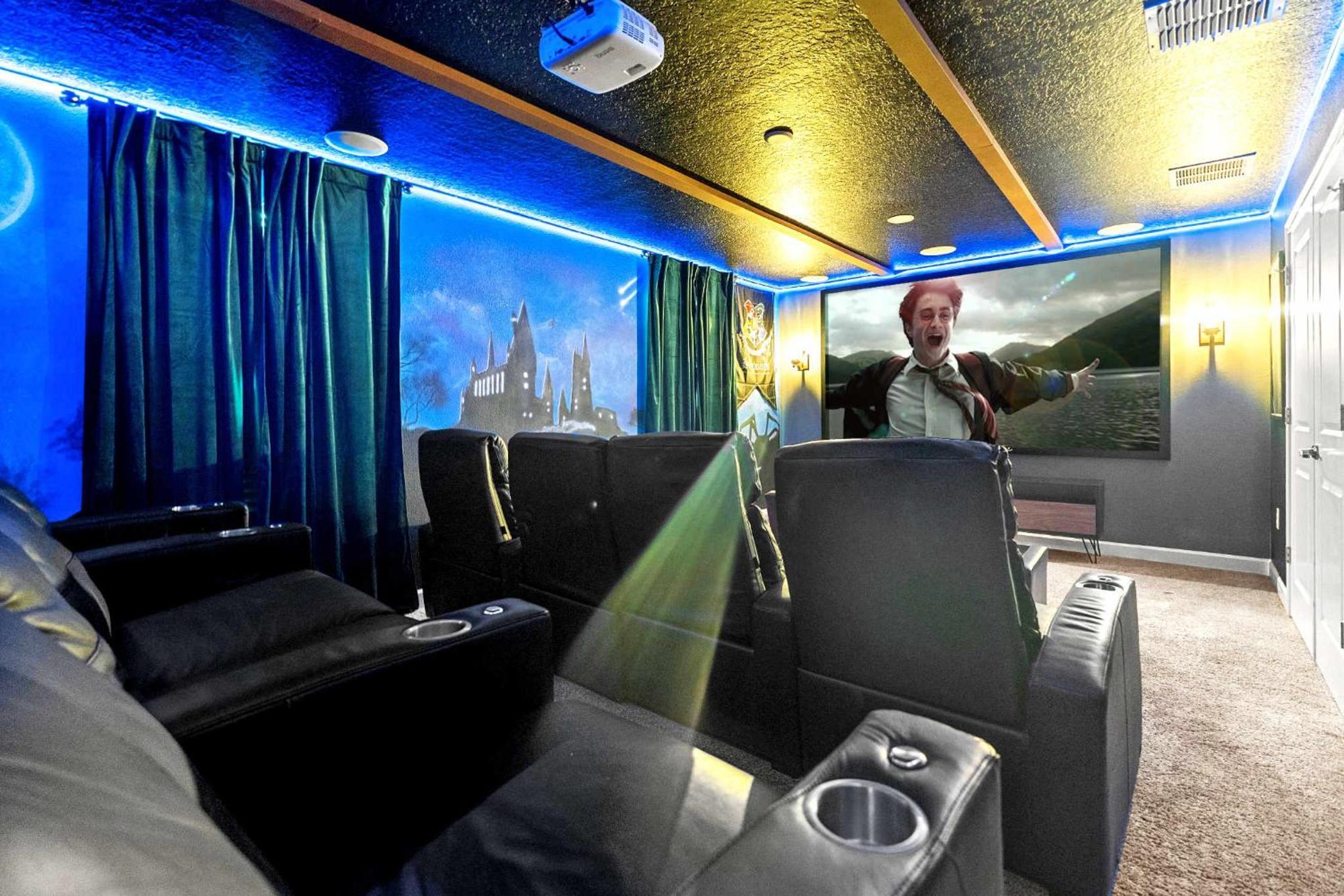 Upstay - Championsgate W Hot Tub-pool-cinema