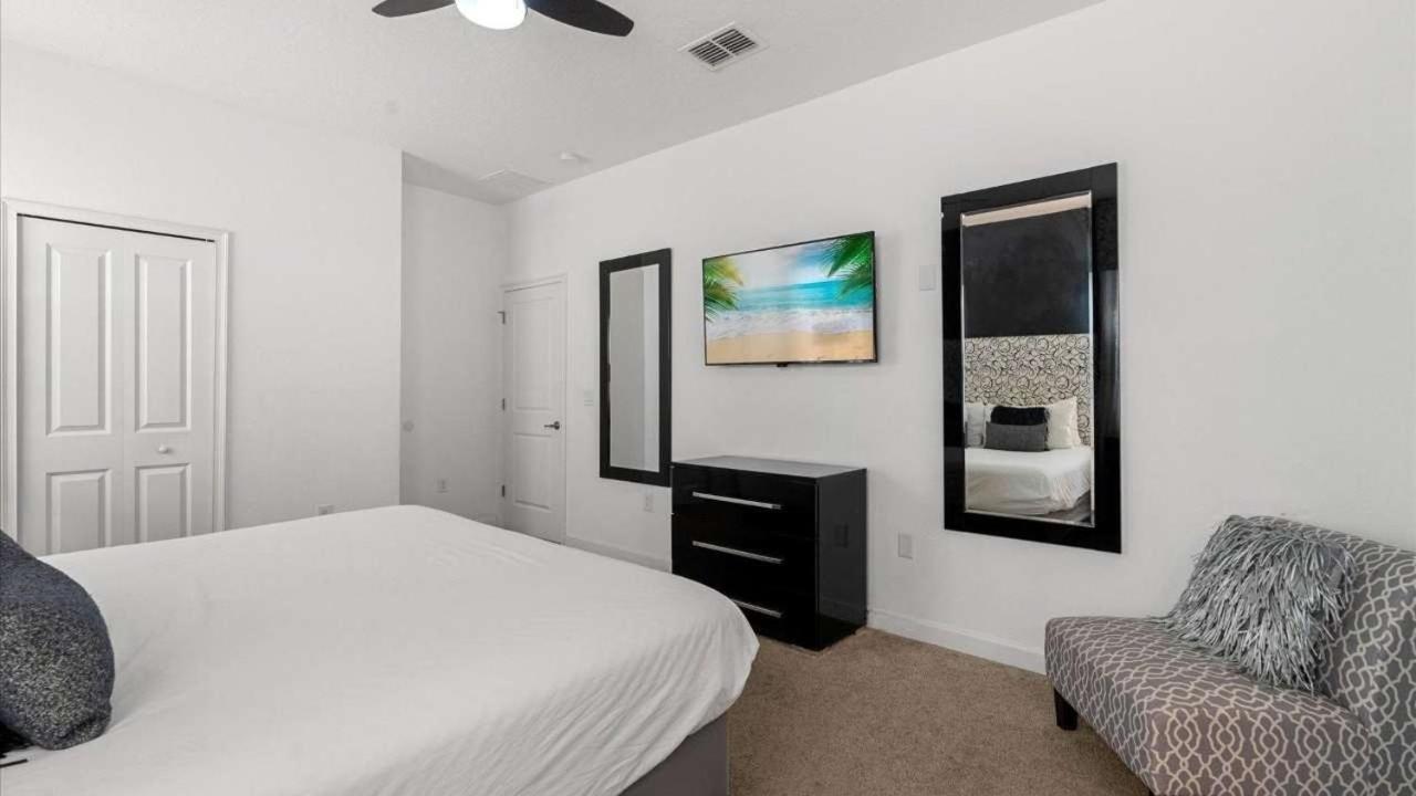Upstay - Championsgate W Hot Tub-pool-cinema Davenport