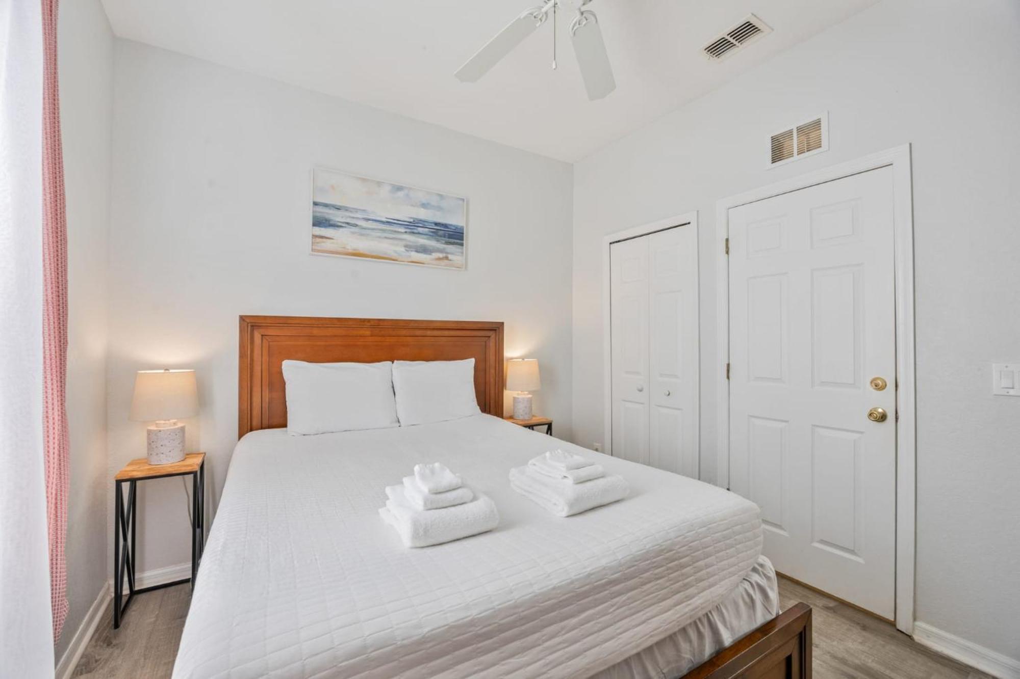 Cozy Stylish Townhome Davenport