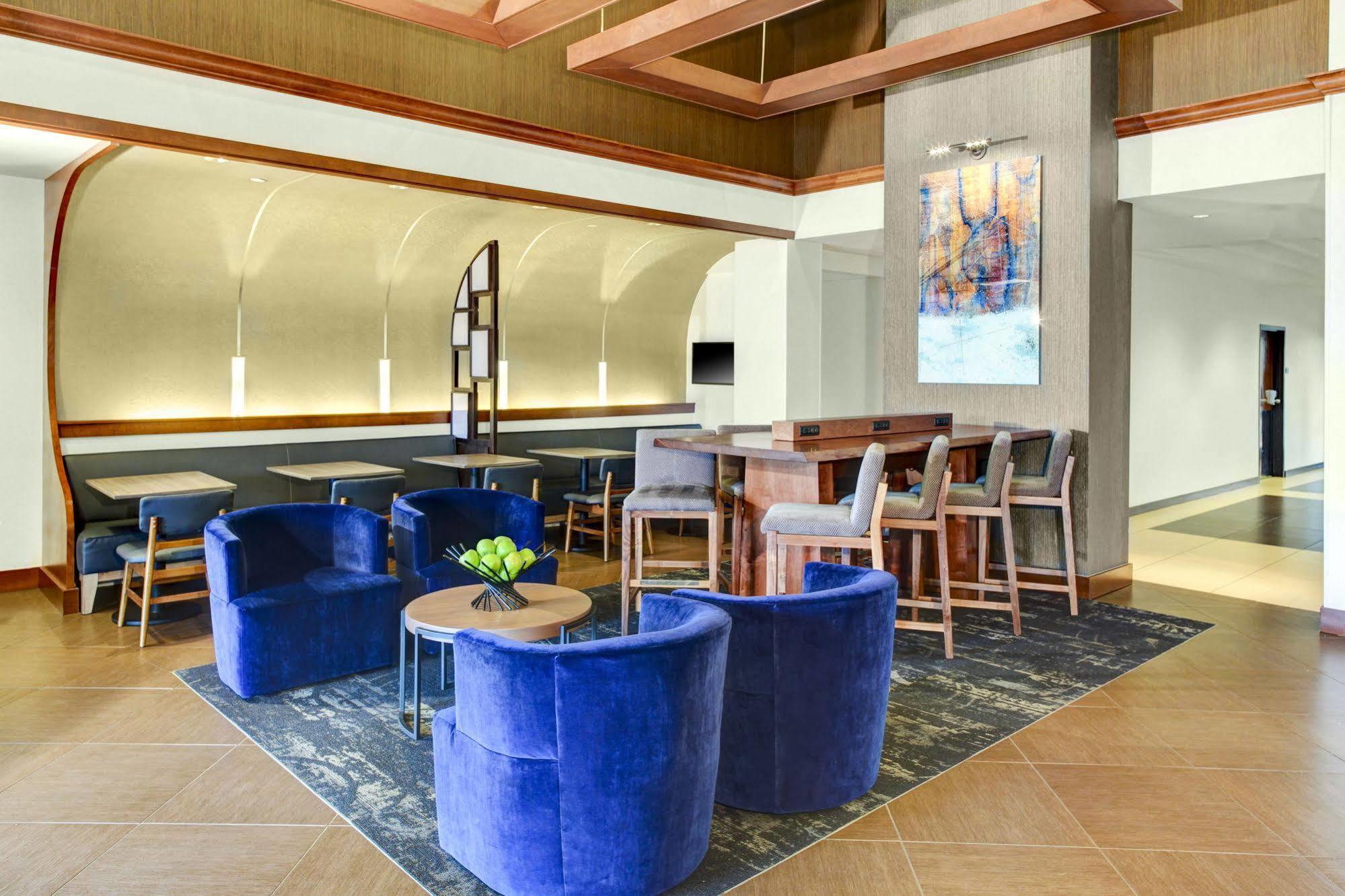 Hyatt Place Center Hotel