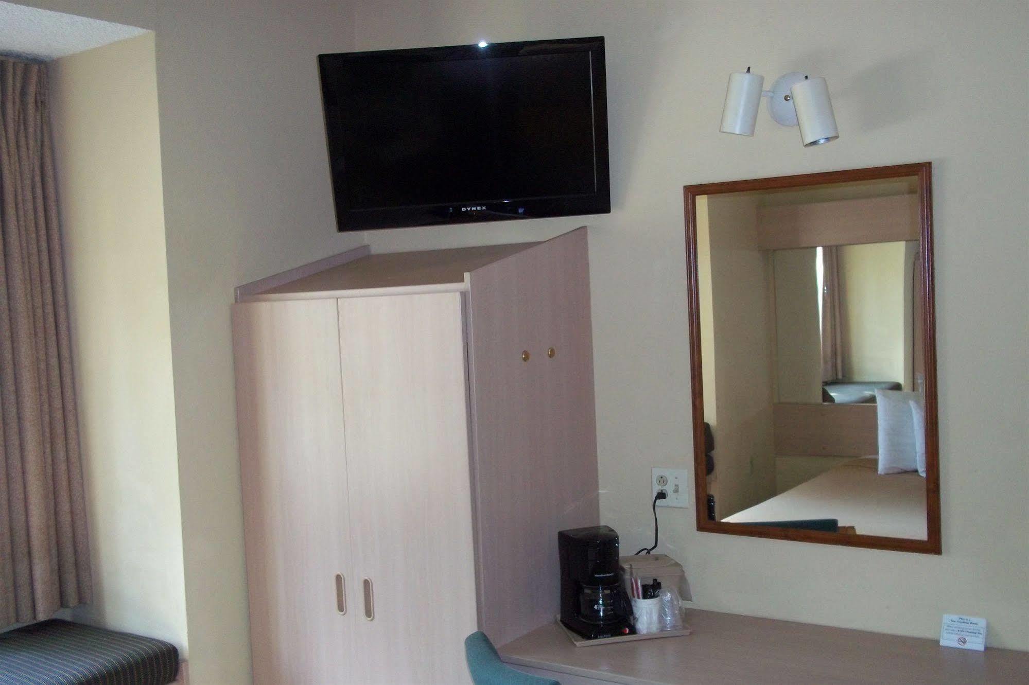 Baymont By Wyndham Orlando-international Dr-universal Blvd Hotel