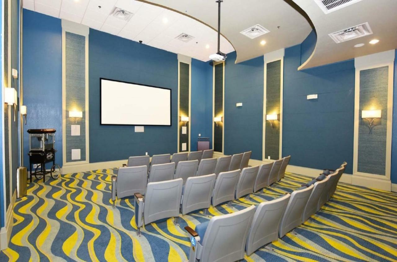 Champion Gates 8bed Cinema *