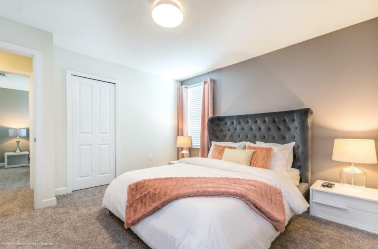 Champion Gates 8bed Cinema Holiday home