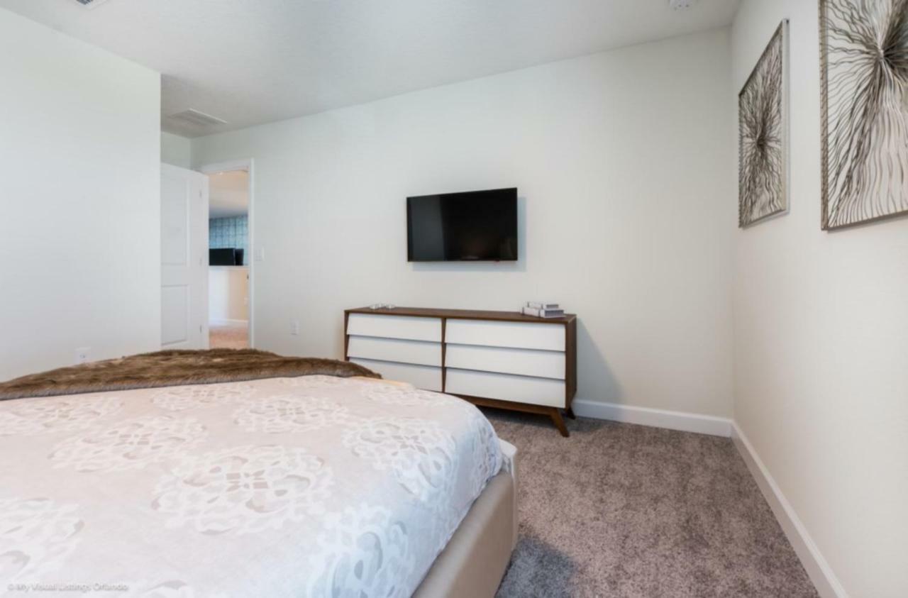 Champion Gates 8bed Cinema