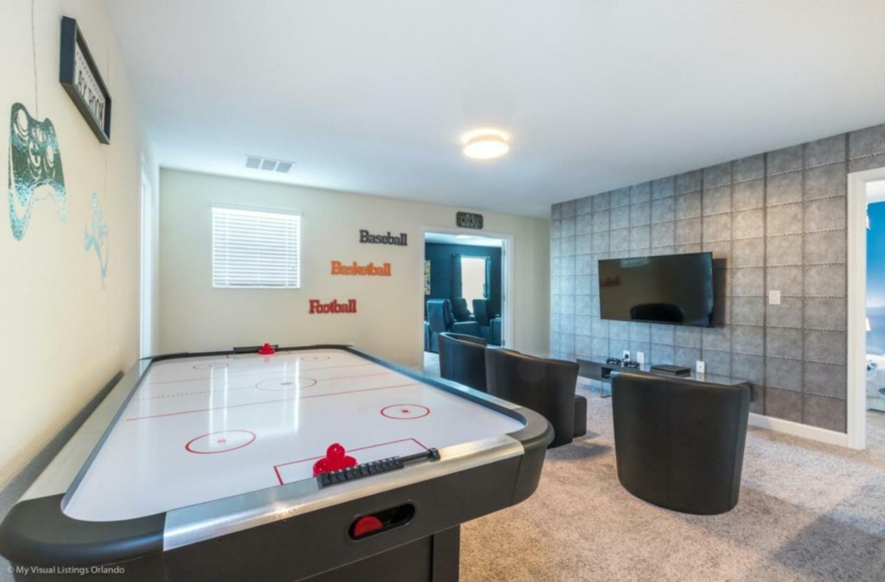 Champion Gates 8bed Cinema Holiday home Davenport