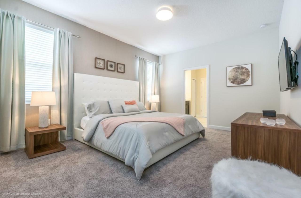 Champion Gates 8bed Cinema *