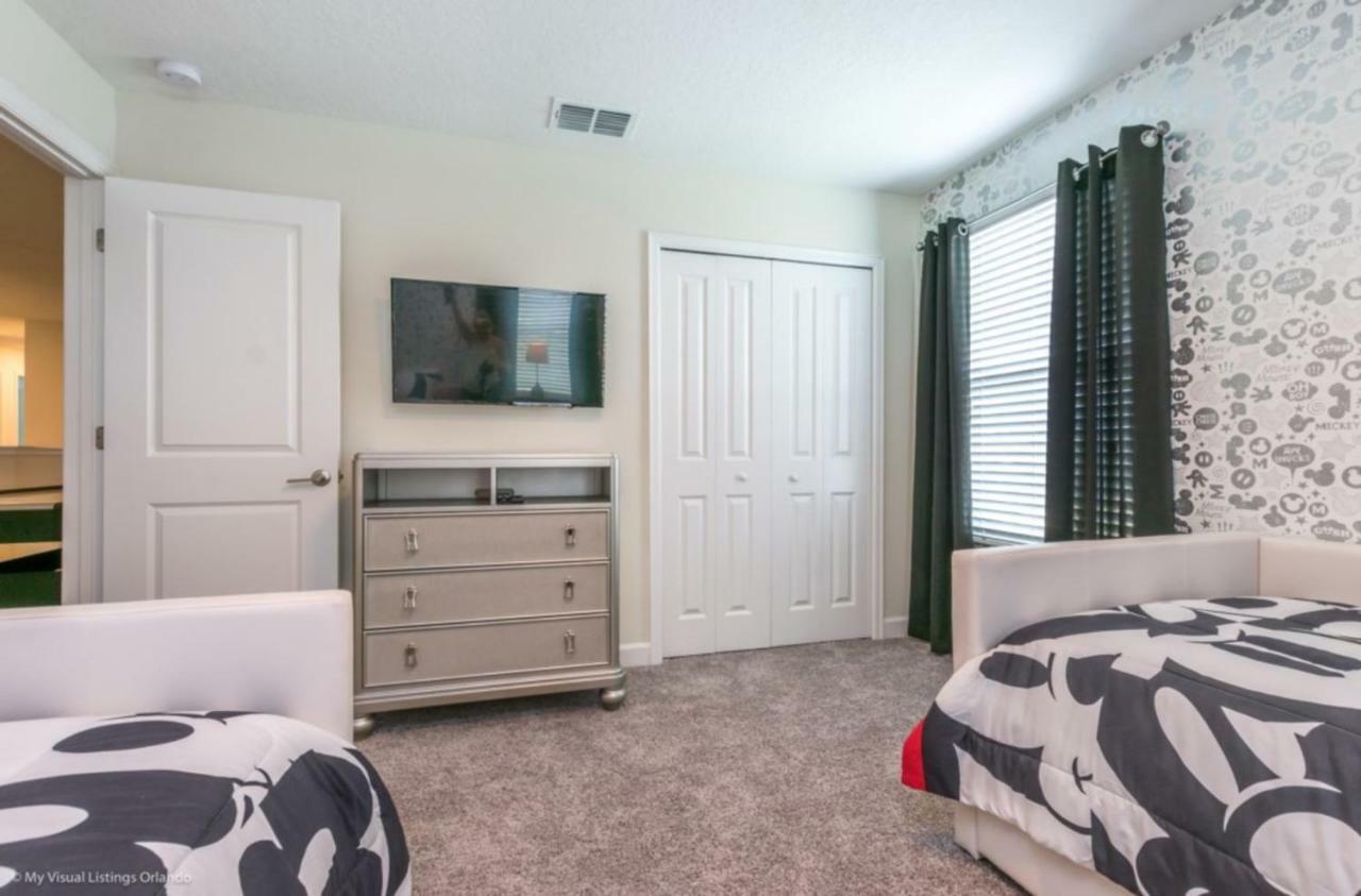 Champion Gates 8bed Cinema *