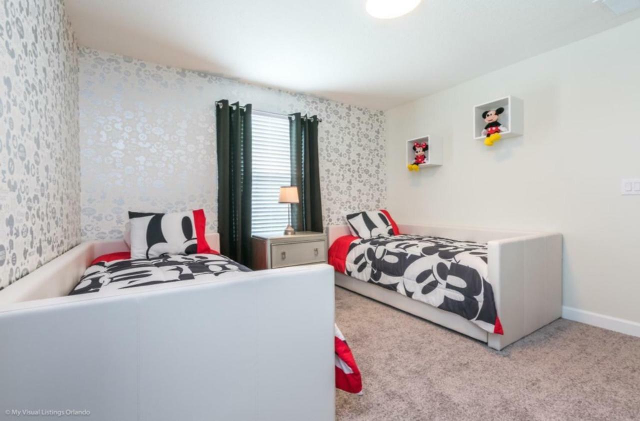 Champion Gates 8bed Cinema Holiday home Davenport