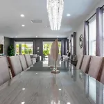 Upscale Modern Getaway Home With Heated Pool/Hot Tub, 9 Beds 8.5 Bath Sleeps 18+