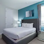 Upscale Modern Getaway Home With Heated Pool/Hot Tub, 9 Beds 8.5 Bath Sleeps 18+
