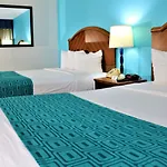 Howard Johnson By Wyndham Lake Front Park Kissimmee