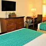 Howard Johnson By Wyndham Lake Front Park Kissimmee
